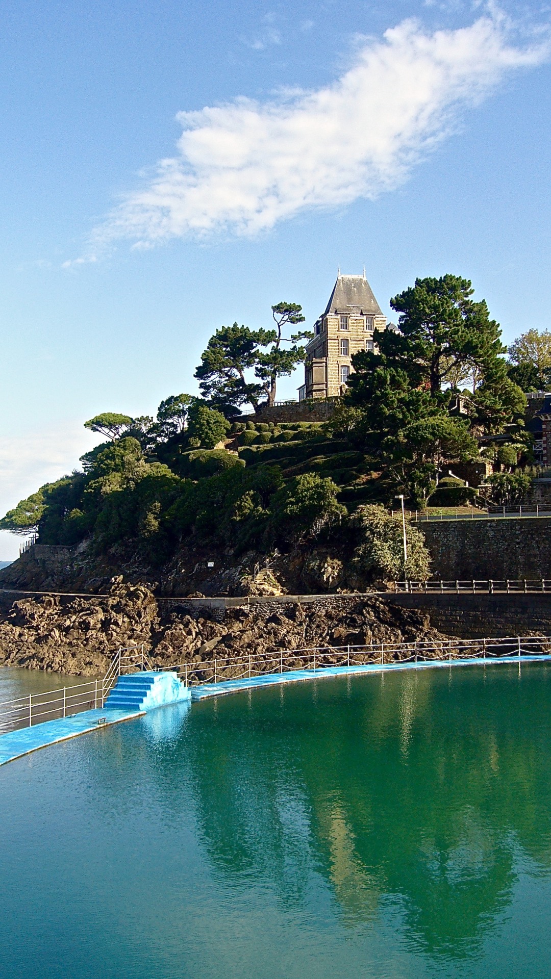 Rose Monet Photos Dinard En Bretagne France Piscine D