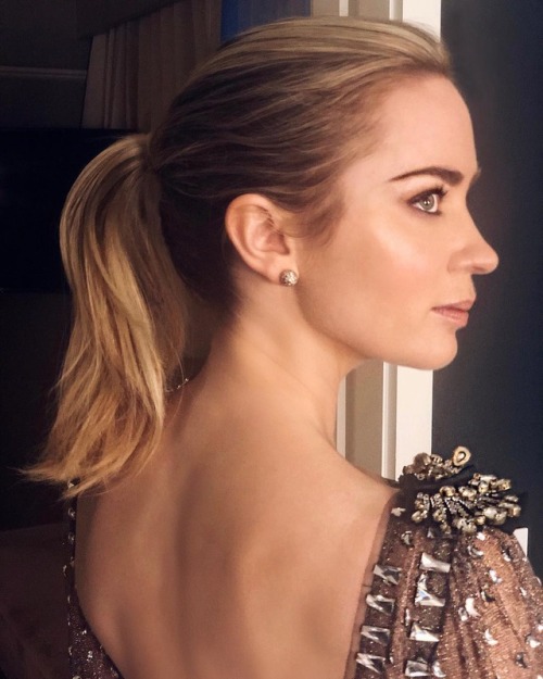 emily blunt social media instagram