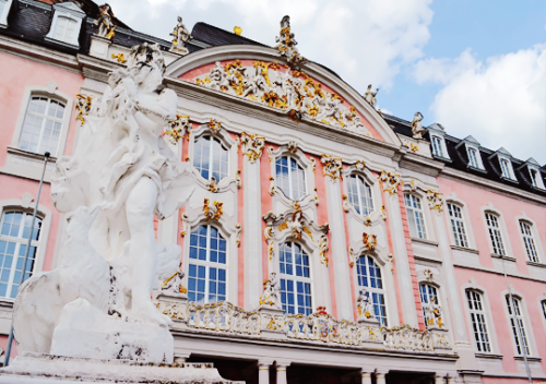 inthecoldlightofmorning:Kurfürstliches Palais in Trier,...