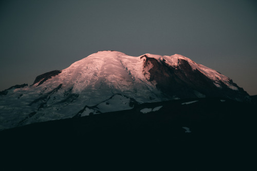 mountain sunrise alpenglow mount rainier mount rainier national park nature landscape washington pnw pacific northwest national park photographers on tumblr