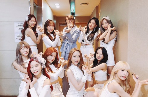 honeyvocal:wjsn_cosmic (1): #WJSN and #Soyou met at #MCOUNTDOWN...