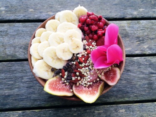 bananamylk:Acai Bowl Saturday ✿ Smoothie Ingredients:- 1...