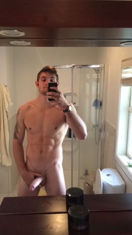 straightdudesexting:Straight Aussie hunk