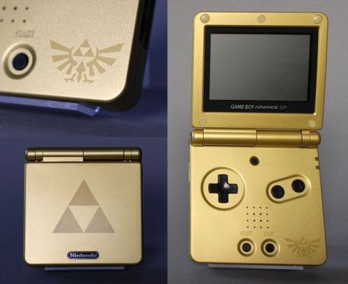 retrogamingblog:The Limited Edition Legend of Zelda Gameboy...