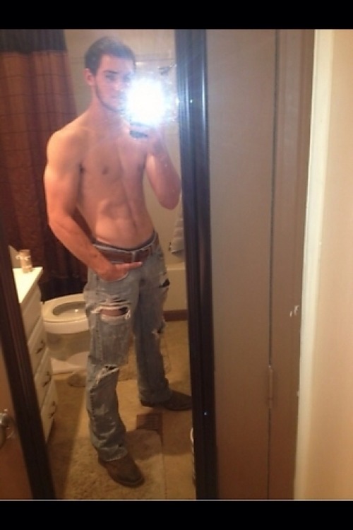 txcwbysexy:Nothing like a sexy ass hell country boy to get you...