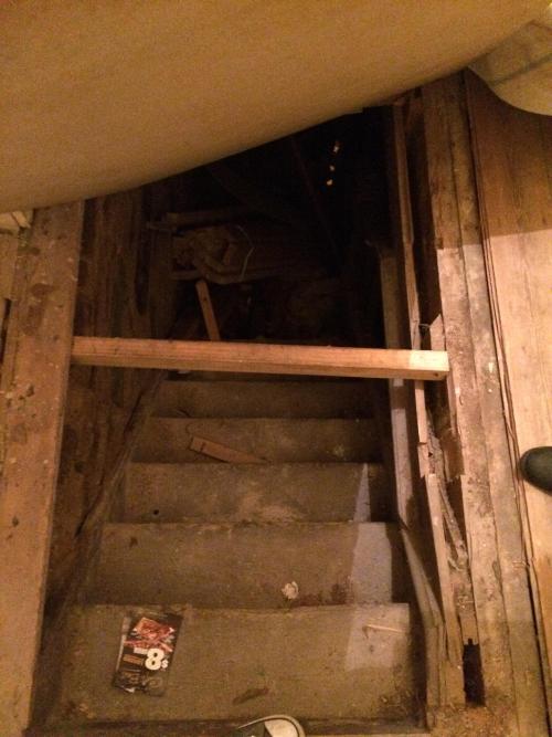 sixpenceee:Secret basement found under layers of...