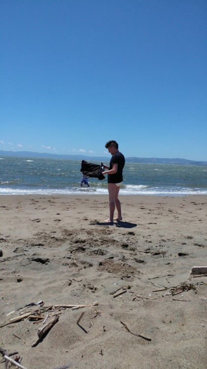 Went to da beach today wif mah daddy and mah brudder :P was...