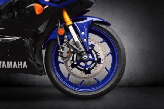 19 yzf r3 team yamaha blue dunlop sportmax gpr 300 front tire rgb 1