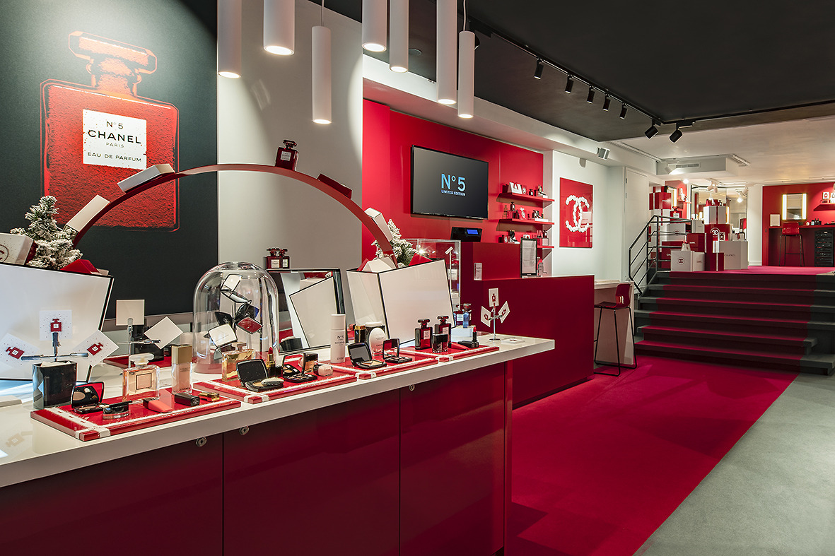 Now open: CHANEL N°5 Red Amsterdam Fragrance & Beauty Ephemeral Boutique -  Anita Michaela