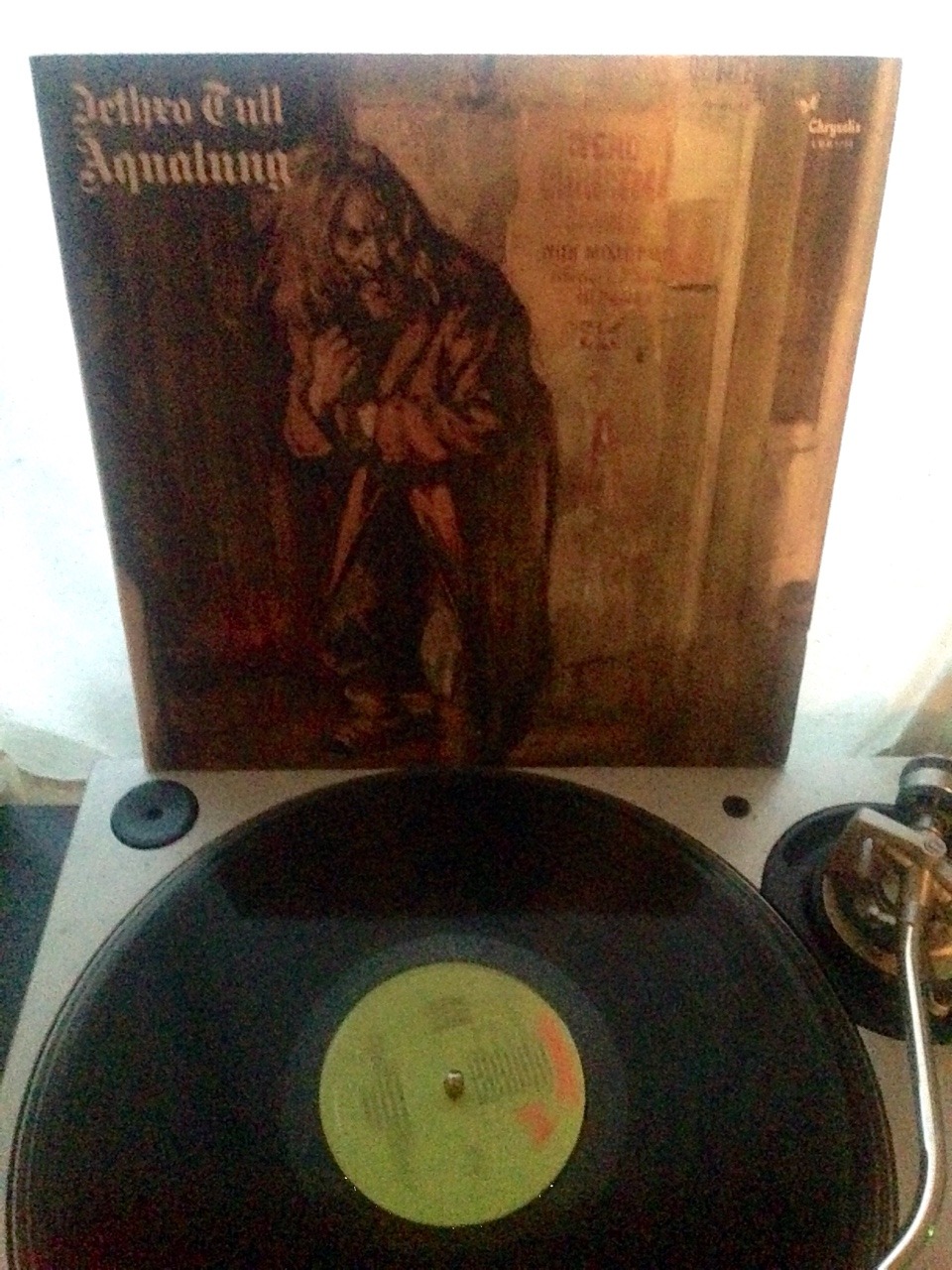 Record #280: Jethro Tull - Aqualung (1971) “Yeah AQUALUNG,” quoth Ron Burgundy during his epic flute solo, a nod to the group’s place in rock history as “that metal band with the flute dude.” Which is a little reductive, especially considering that...