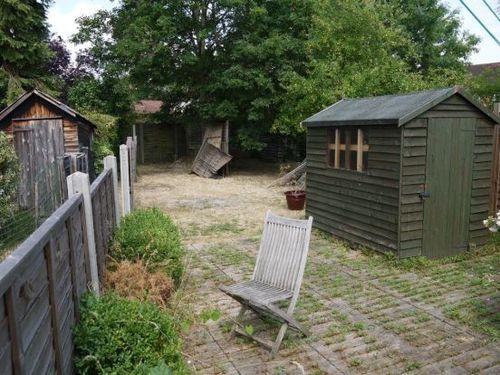 Terrible Real Estate Agent Photographs The Garden Chair Of