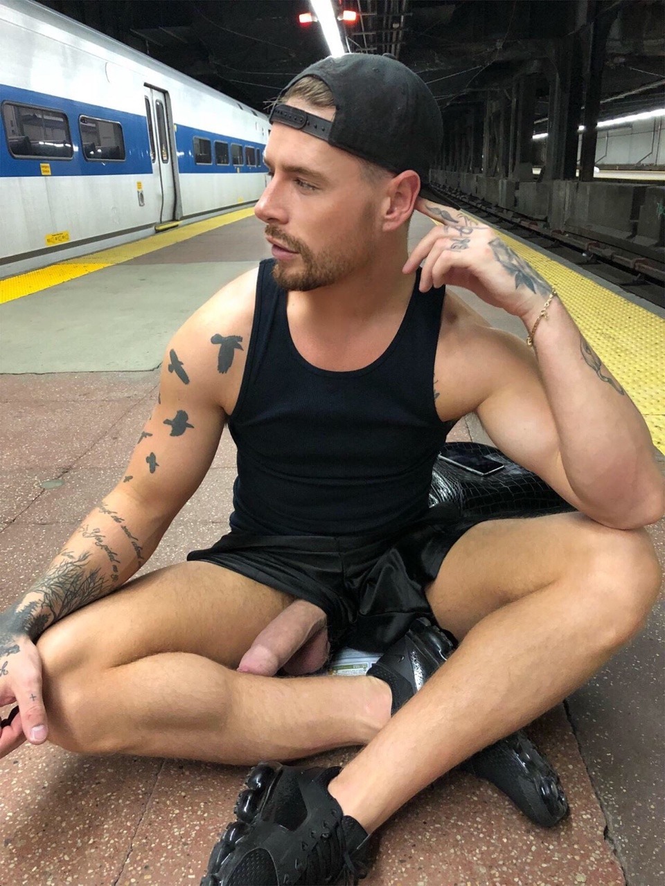 Straight Men Freeballing