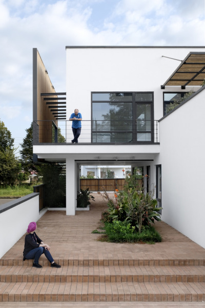 Courtyards Villa / Maena Architectsph: Negar Yaghmaian - Pegah Abdolahian