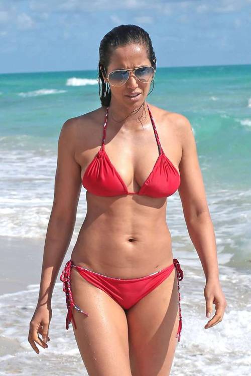 Padma Laksmi in bikiniwwww.iinspectbreasts.tumblr.com - Daily Ladies
