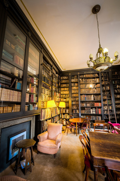 The Portico Library Reading Room, England [OC][5788x8684]