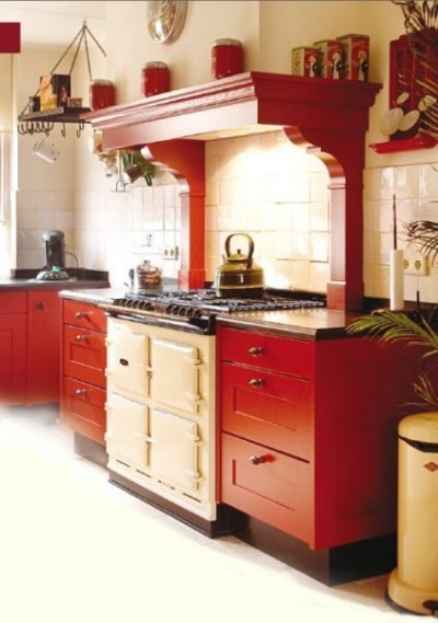 Red kitchen ideas Red goes well with woody or steel materials. Good combination with while Wall Street or laminates.