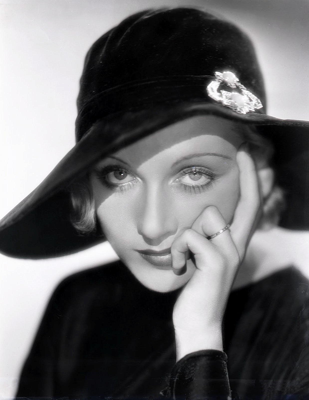 Carole Lombard, 1934
“I can’t imagine a duller fate than being the best-dressed woman in reality. When I want to do something, I don’t pause to contemplate whether I’m exquisitely gowned. I want to live, not pose!” Lombard didn’t like posing for the...