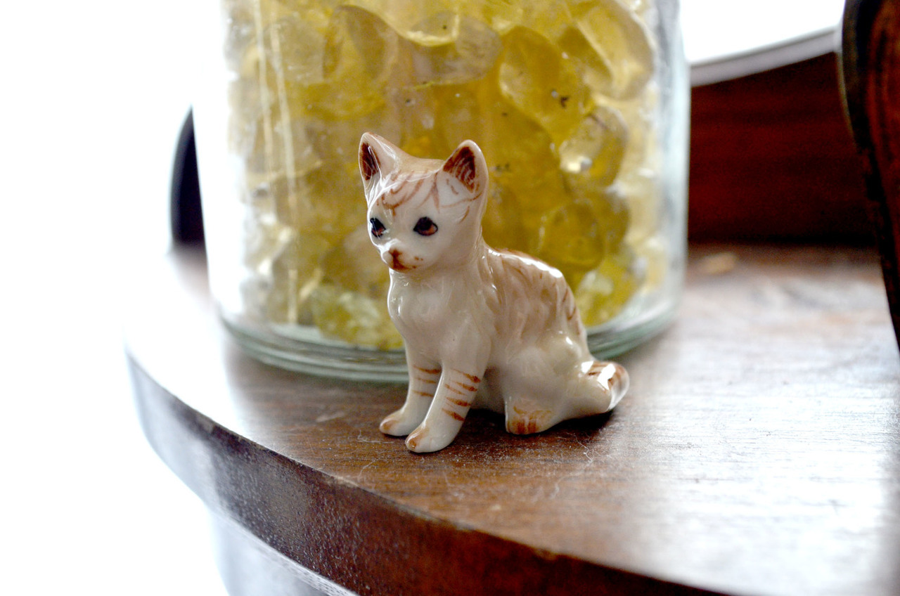 日本の手作りの手描きのセラミック猫ミニサイズの手作りの超微細な