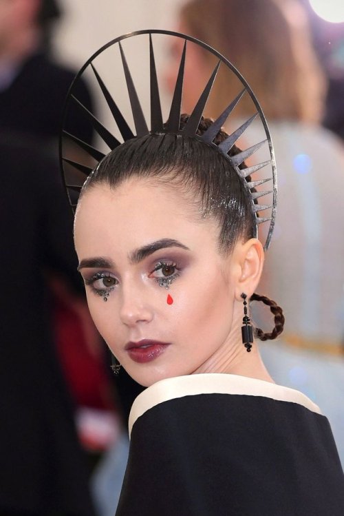 aishwaryaraii:Lily Collins joins the dark side at Met Gala 2018