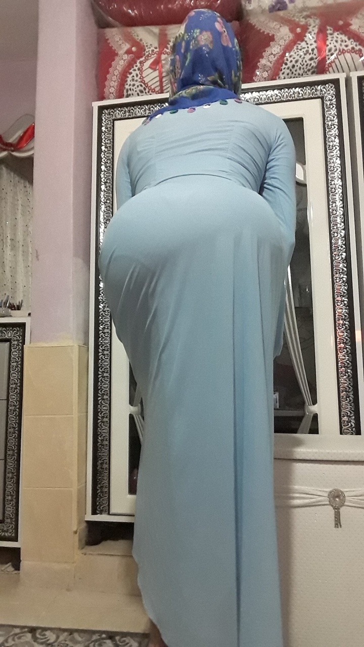 Curvy Arab Hijab Milf Bends Over With Christmas To Finally Get