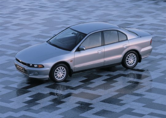 carros japoneses: mitsubishi galant sedan prata de frente