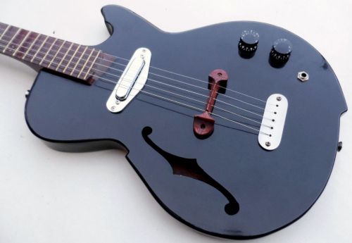 frettedchordophones:frettedchordophones:Tritonus 5 string...