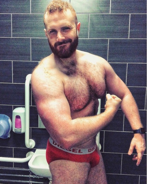 GRRRRRRR CHECK OUT THIS HOT N FURRY SEXY AS FUCK BEEF!!! 