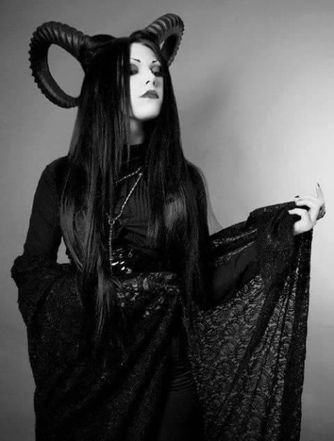 gothic woman on Tumblr