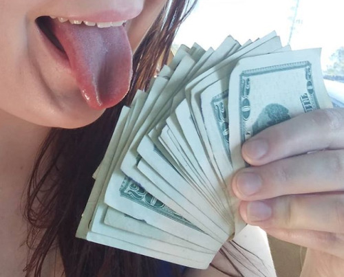 clovercheeks:laylamoorexo:This is the prosperity slut. Reblog...