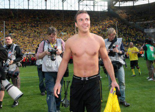 Hot Footballers On And Off The Pitch Mario Götze Shirtless