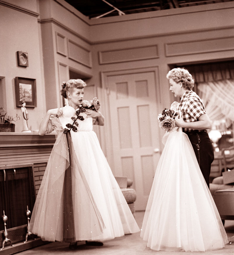 Papermoon Loves Lucy Lucy And Ethel Buy The Same Dress