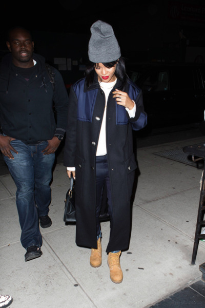 G3ekyCREATURE | rihannalb: Rihanna arriving at a recording...