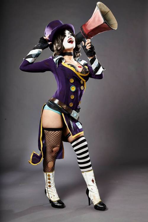 enasnivolzcosplay:cosplayandgeekstuff:Enasni Volz (USA) as...