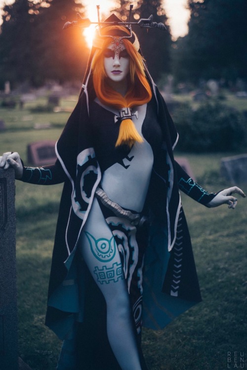 I love Midna so much, and trying to capture a Twilighty scenery...