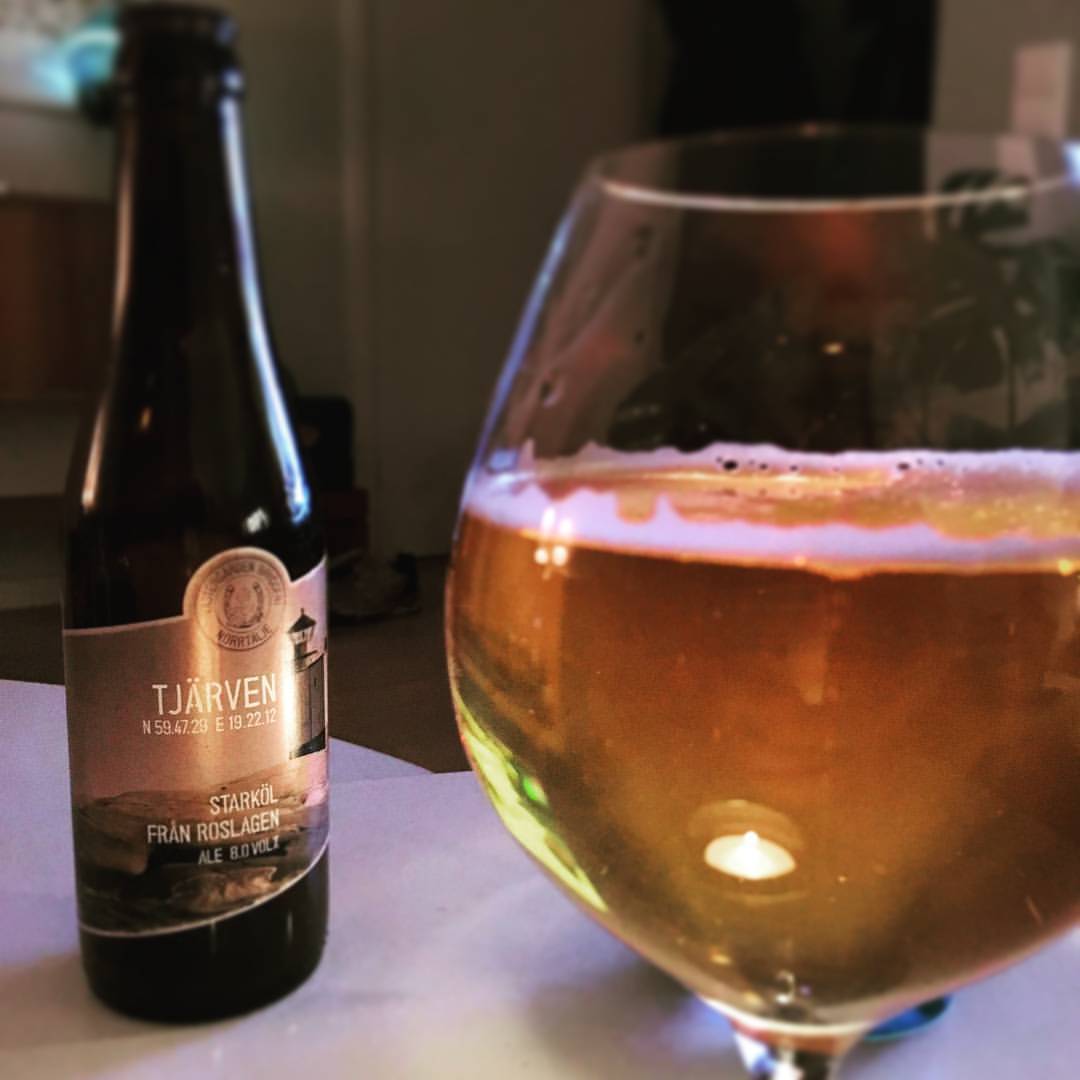 Tjärven av Västergården Bryggeri - en ale bryggd med honung 🍯, vilket kan anas i smaken lagom mycket. Ger belgiska vibbar. 8 % alkohol en bra smuttaröl #beer #strongale