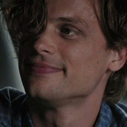 Matthew Gray Gubler height in feet