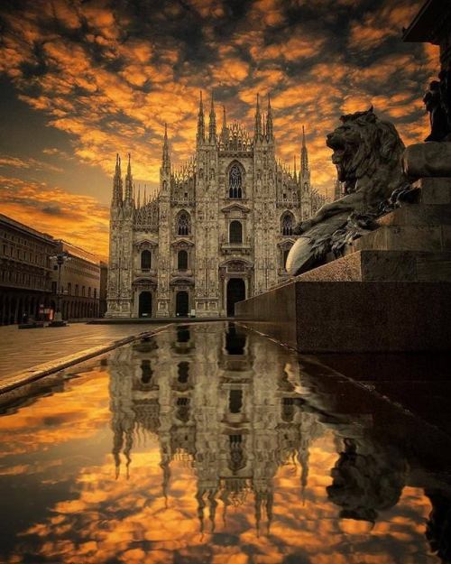 rosiesdreams:Dipped in gold … Milan, Italy