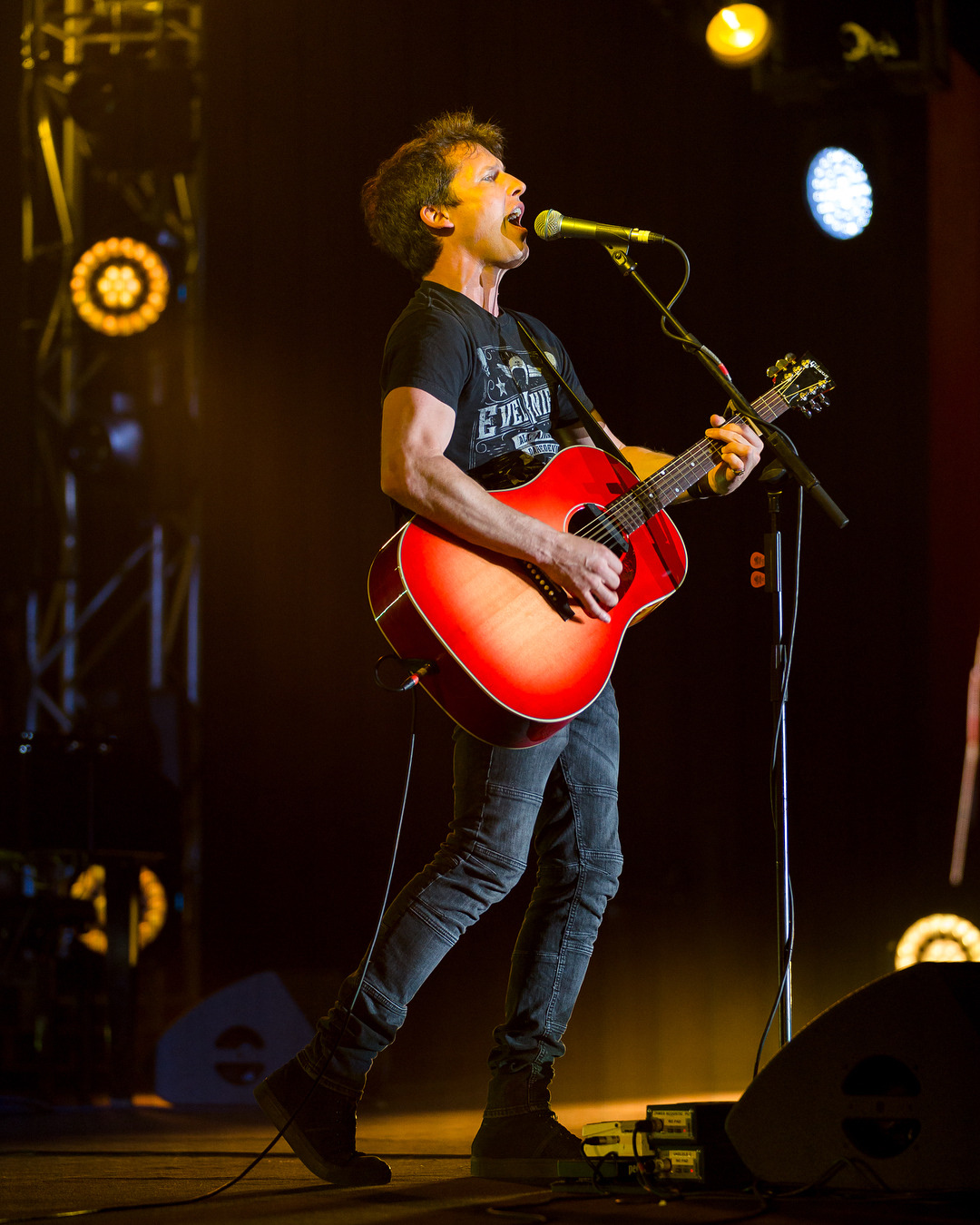 “If this has been anyone’s first time attending a @jamesblunt concert too, one thing’s for sure: this would not be our last!” - @st.aceylim as she puts the Singapore tour, bluntly! Find out the setlist and read on: dnm.fyi/JamesBluntAfterloveSG
📷Cr:...