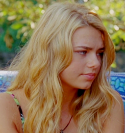 Icons for ya - Bella Hartley icons Like or reblog if you use...