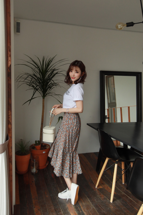 korean-dreams-girls:Ye Jin - March 19, 2018 1st Set