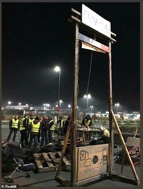 atomic58-blog:
“Yellow Vest protesters erect a GUILLOTINE bearing French President’s political party name amid riots | Daily Mail...