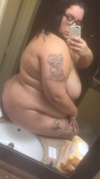 msmoriahlove:bbw-ssbbw-fat-girls:A sweeter shade of Ms....