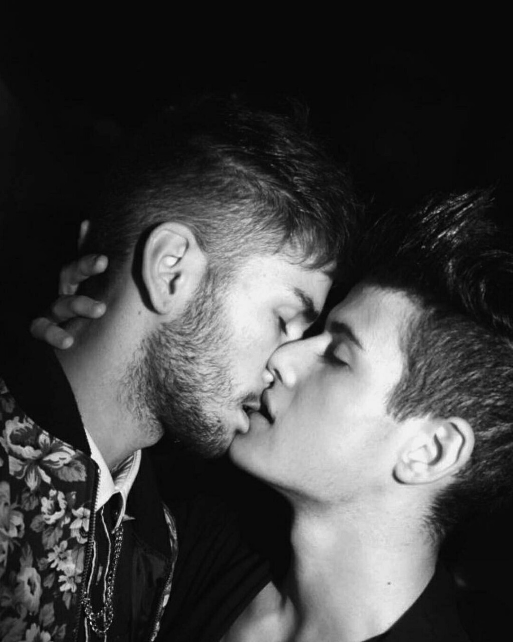 гей поцелую парней с парнями фото 37