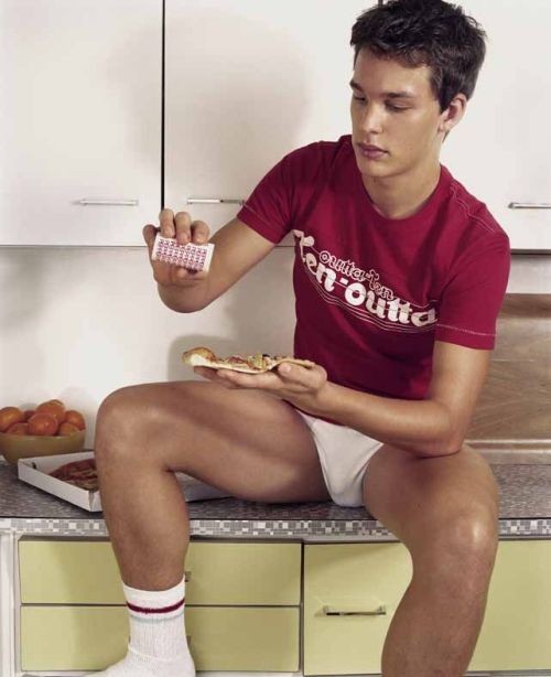 grundoonmgnx:
“ Anthony Gayton, Home Alone 5, 2004
Digital pigment print on paper, 40 x 50 cm
”