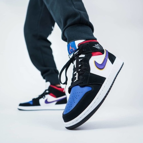 jordan 1 mid rivals