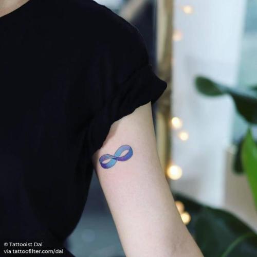 Möbius strip tattoo on the left inner forearm. | Small hand tattoos, Mobius  strip tattoo, Tattoos