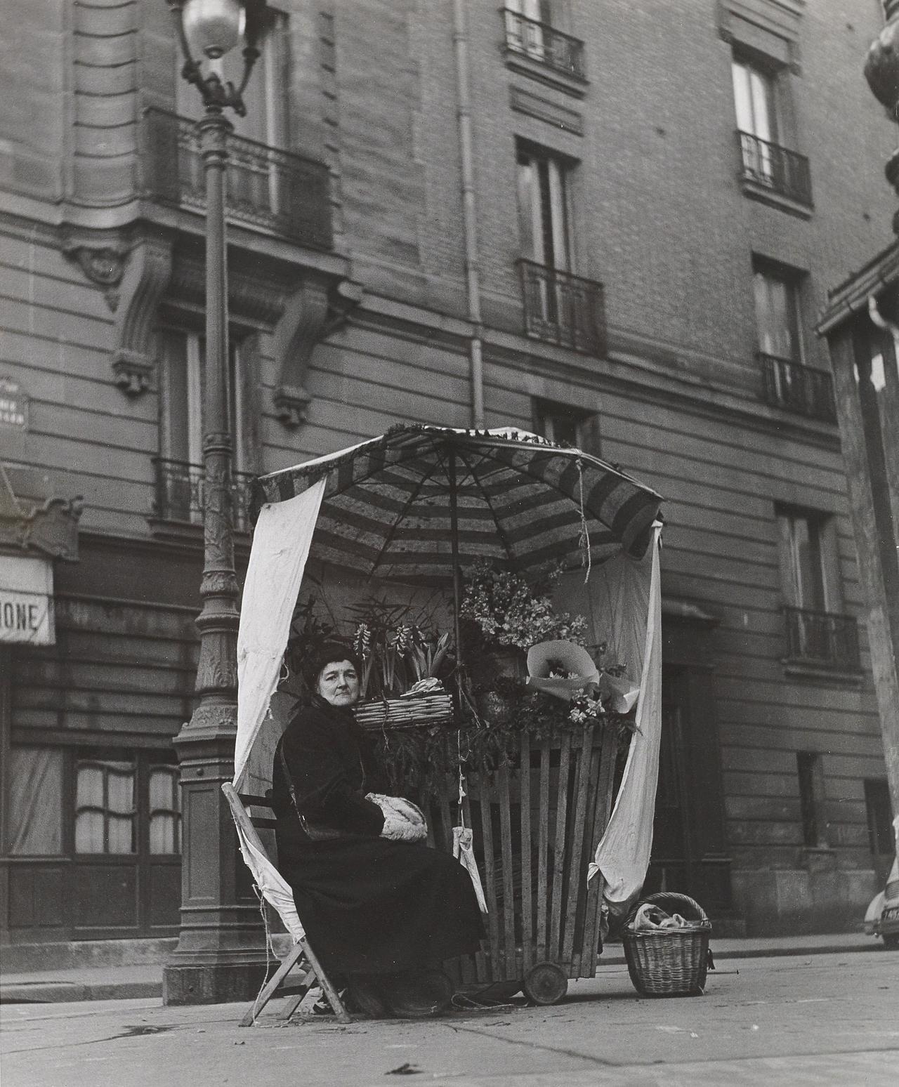 poboh: “Place St. André des Arts, Paris 1948, Izis (1911 - 1900) ”