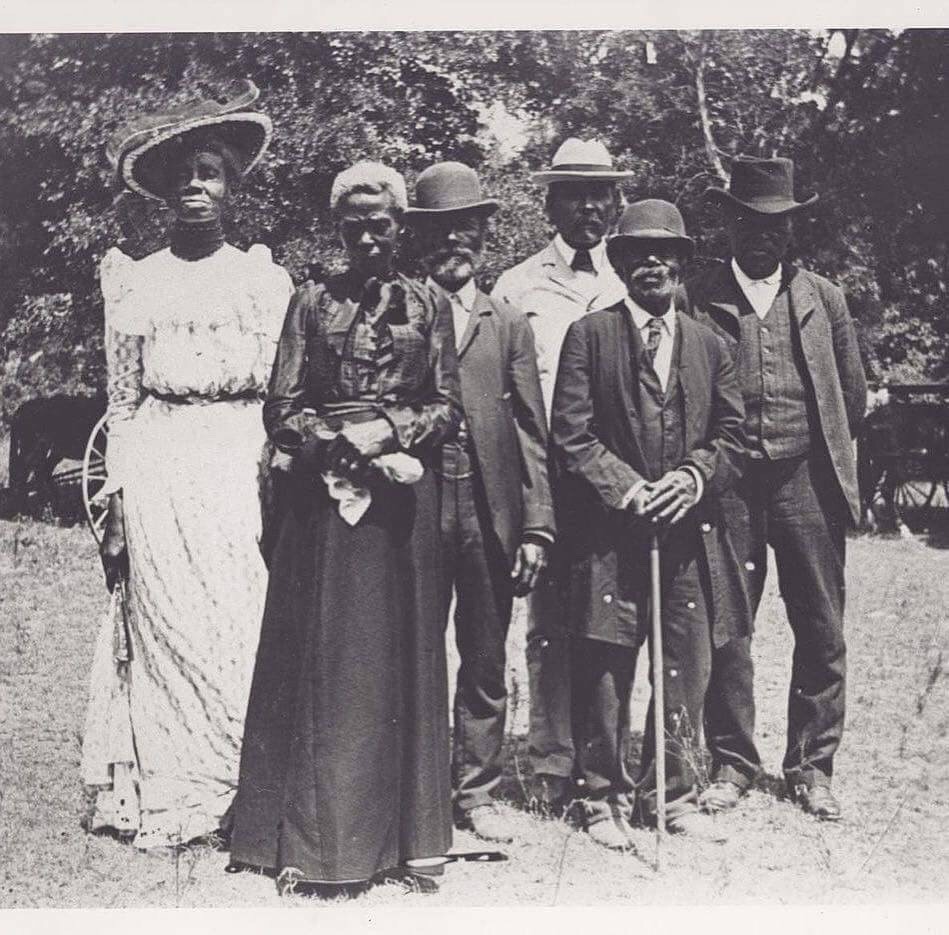 https://vint-agge-xx.tumblr.com/post/162029386311/today-is-juneteenth-a-day-commemorating-the