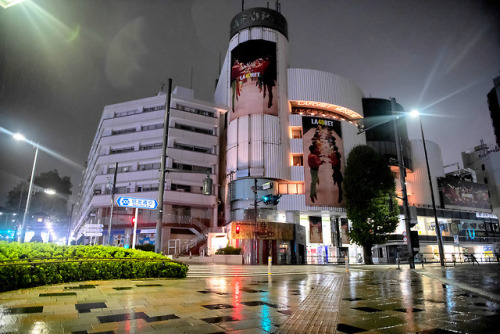 tokyo-fashion:Photos of Harajuku at 1am this morning as...