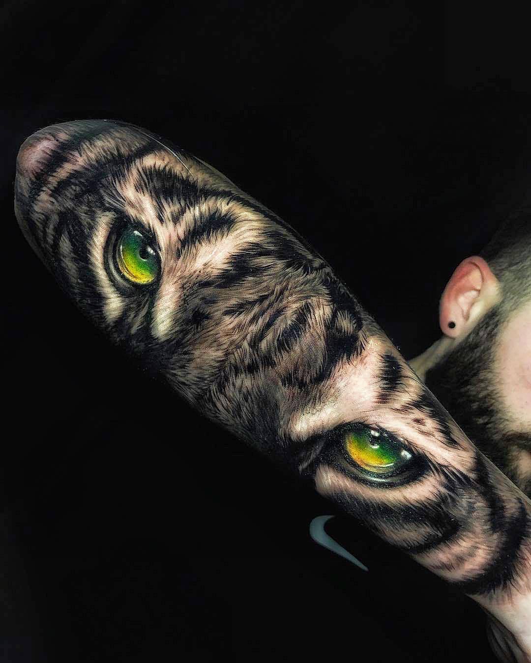 10 Footballers With Eye-catching Tattoos And Tiger Tattoo Green Eyes ...